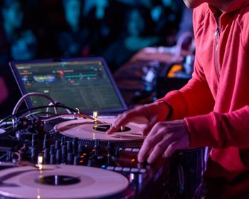 Are Deejays a Dying Breed?