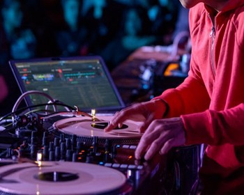 Are Deejays a Dying Breed?