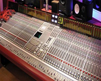 Should You Use A Recording Studio?